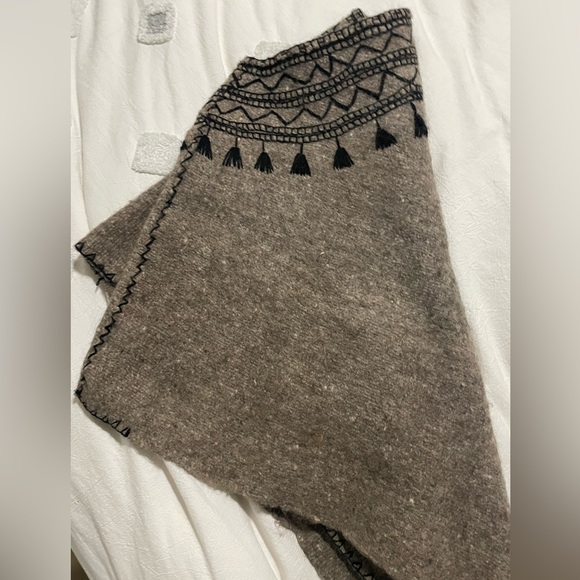 100% wool pancho hand stitched from artisan market in oaxaca - Picture 4 of 4